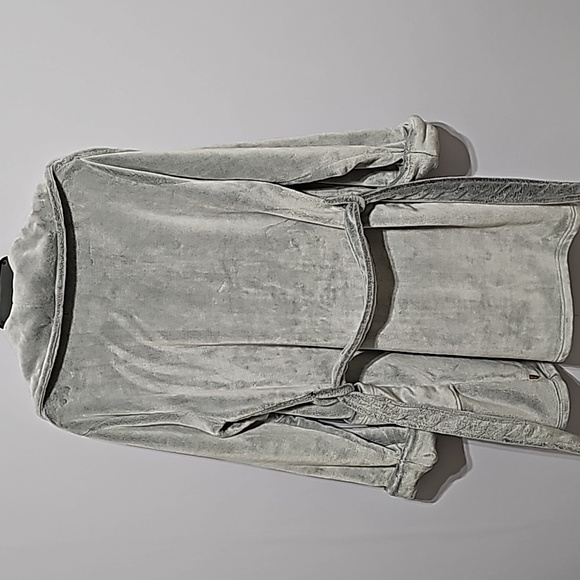 Natori Josie Plush Velour Robe - Picture 8 of 9